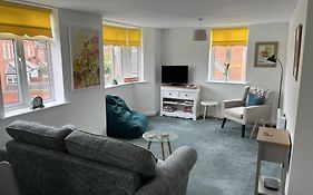 Beautiful 2-Bed Apartment Near Lincoln City Centre